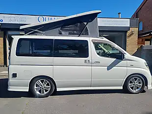 Used 2004 Nissan Elgrand Highway Star White - Interior and Exterior details 4