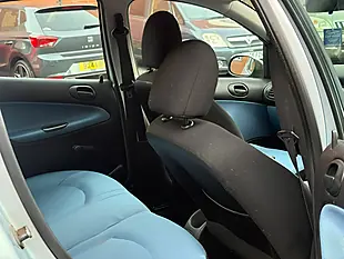 Used 2004 Peugeot 206 Fever Silver - Interior and Exterior details 12