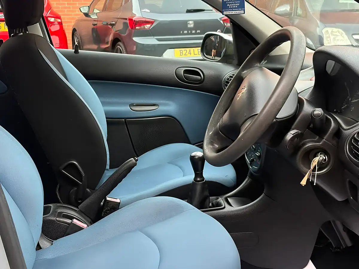 Used 2004 Peugeot 206 Fever Silver - Interior and Exterior details 13