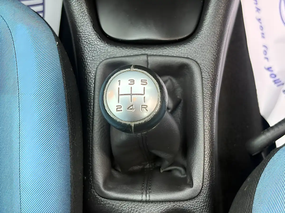 Used 2004 Peugeot 206 Fever Silver - Interior and Exterior details 15