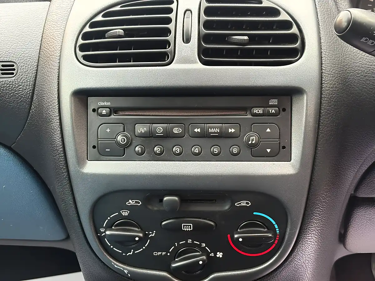 Used 2004 Peugeot 206 Fever Silver - Interior and Exterior details 16