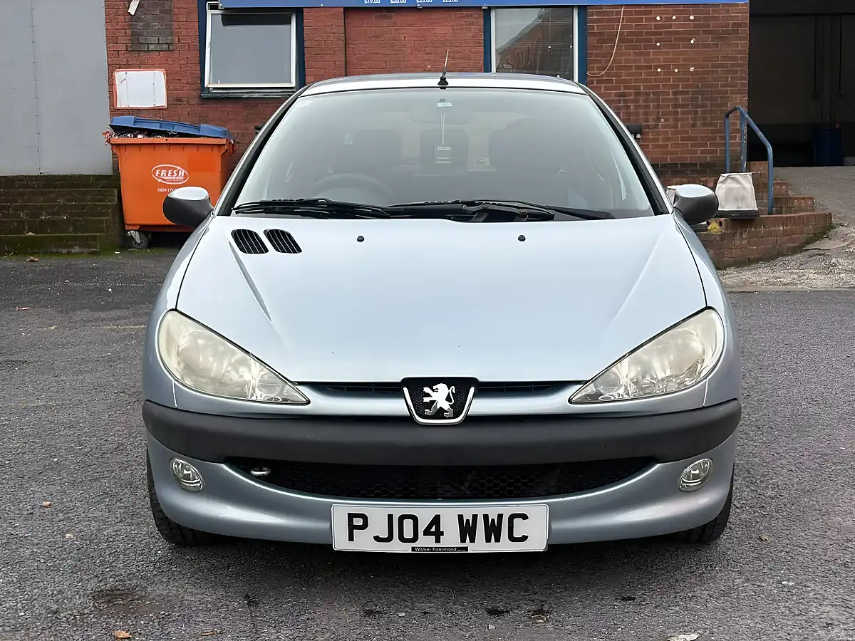 Used 2004 Peugeot 206 Fever Silver - Interior and Exterior details 2