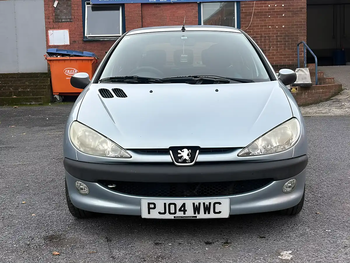 Used 2004 Peugeot 206 Fever Silver - Interior and Exterior details 3