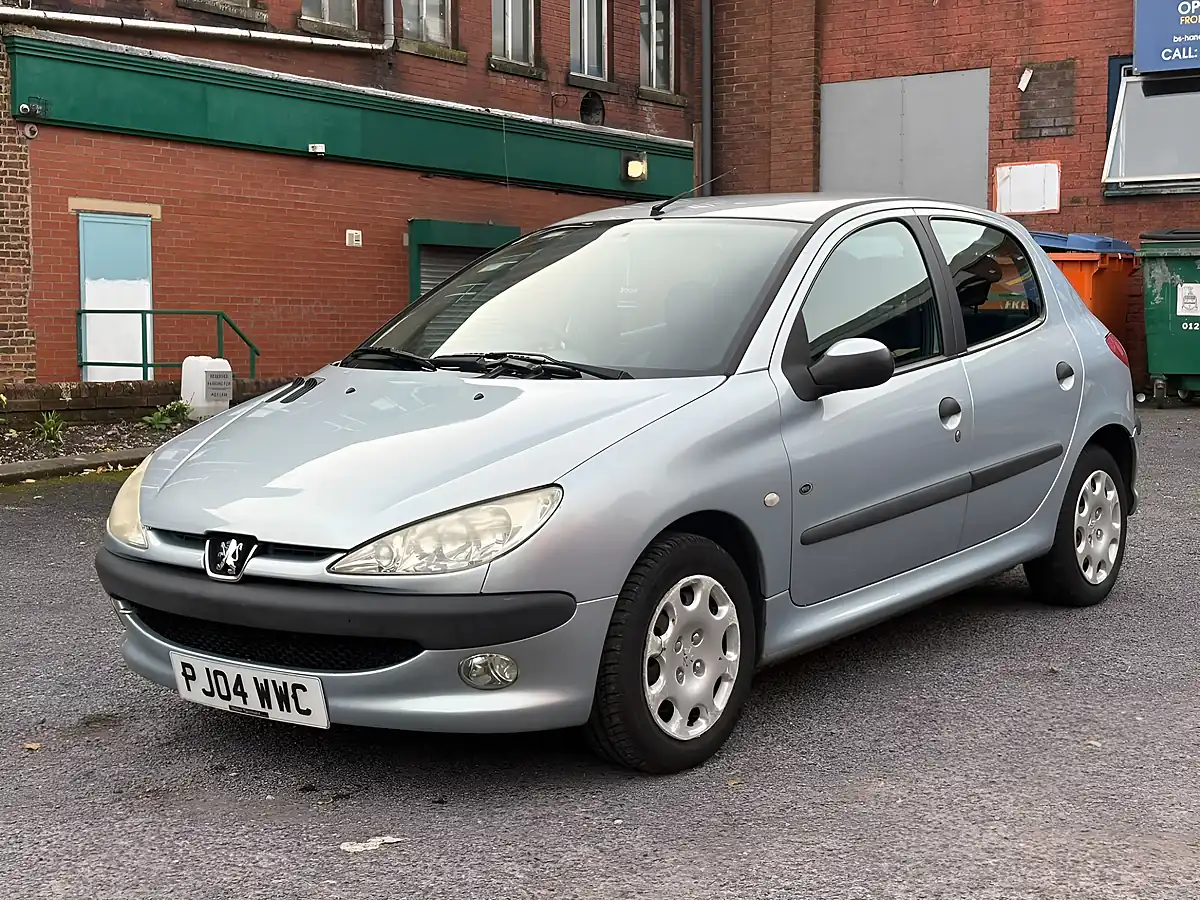 Used 2004 Peugeot 206 Fever Silver - Interior and Exterior details 4