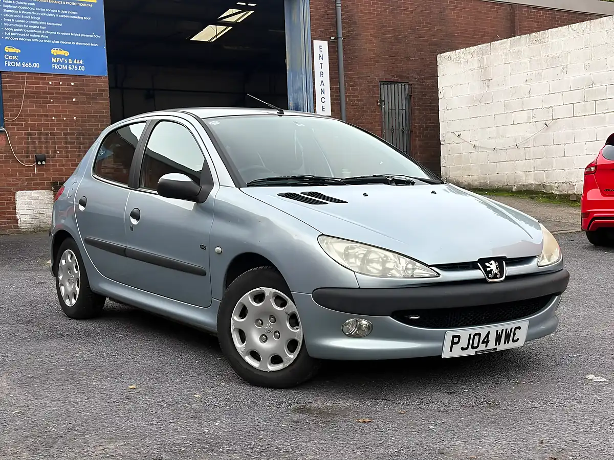 Used 2004 Peugeot 206 Fever Silver - Interior and Exterior details 7