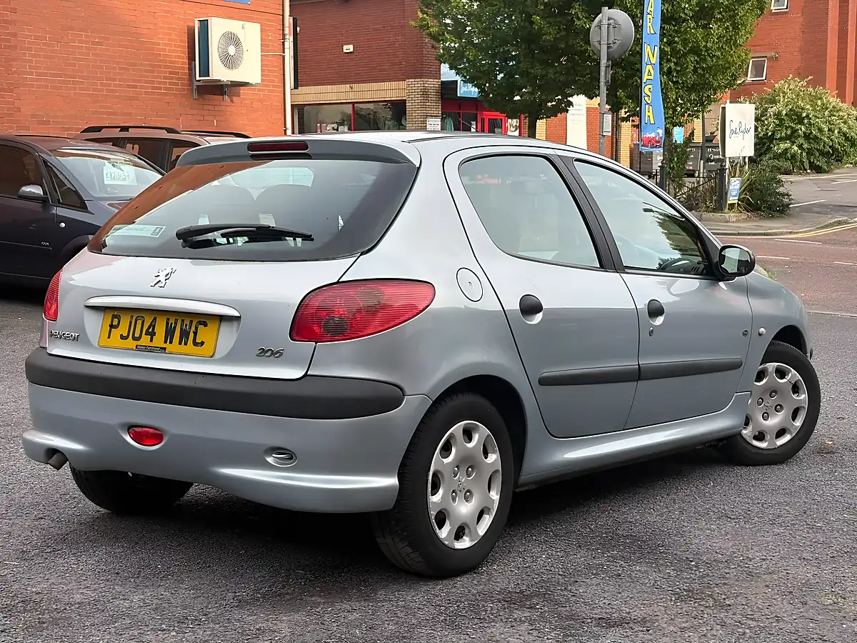 Used 2004 Peugeot 206 Fever Silver - Interior and Exterior details 8