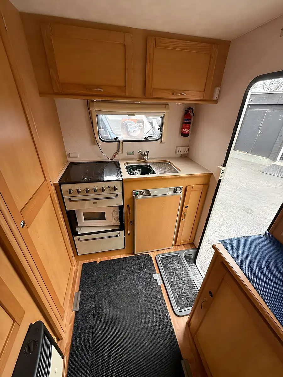 Used 2004 Peugeot Boxer 290 Lx Mwb White - Interior and Exterior details 9