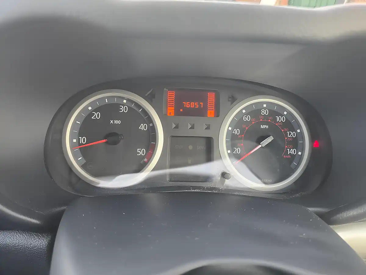 Used 2004 Renault Clio Dynamique Black - Interior and Exterior details 13