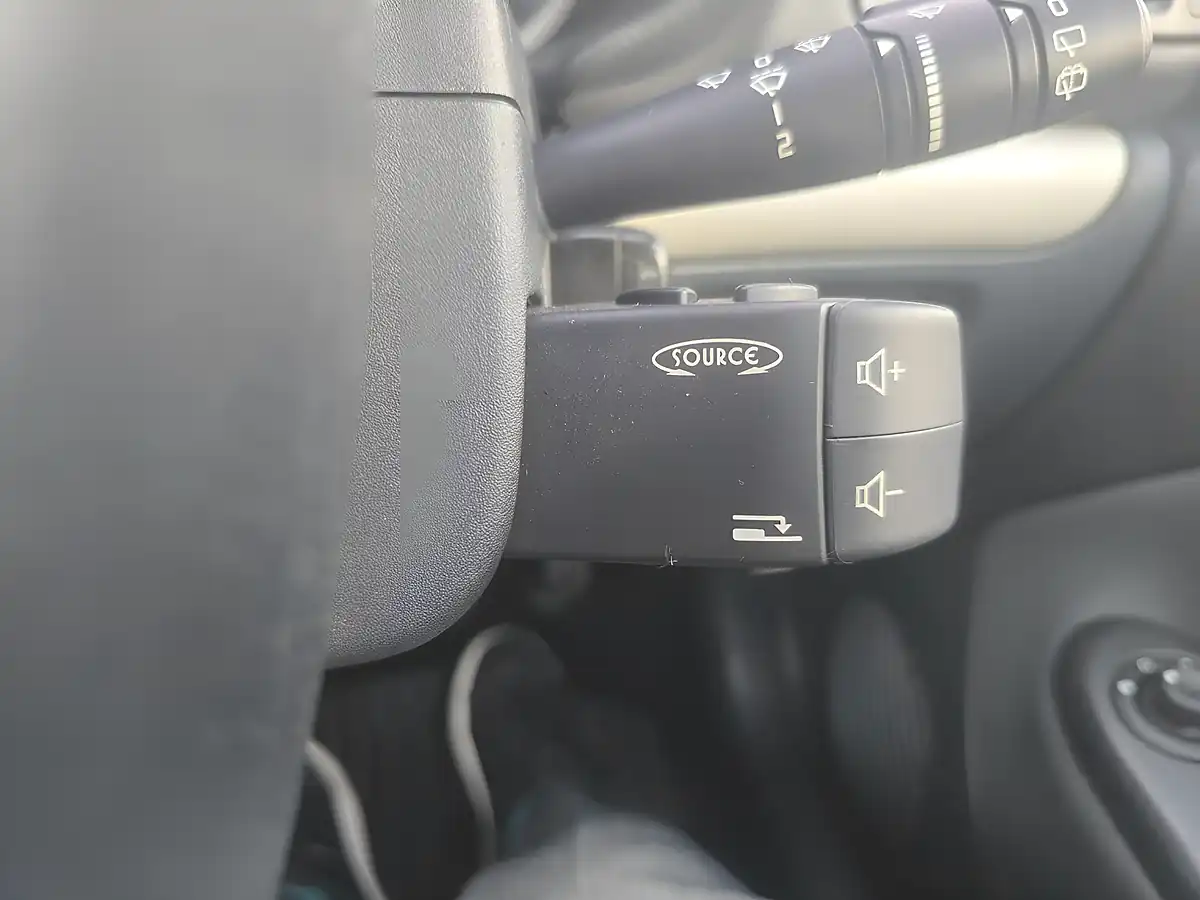 Used 2004 Renault Clio Dynamique Black - Interior and Exterior details 14