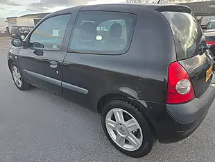 Used 2004 Renault Clio Dynamique Black - Interior and Exterior details 5