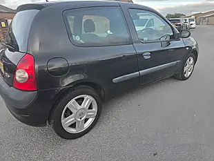 Used 2004 Renault Clio Dynamique Black - Interior and Exterior details 8