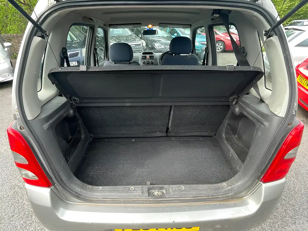 Used 2004 Suzuki Wagon R Gl (r+) Silver - Interior and Exterior details 10