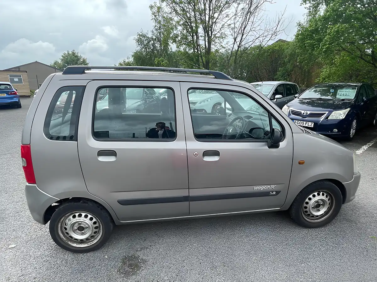 Used 2004 Suzuki Wagon R Gl (r+) Silver - Interior and Exterior details 8