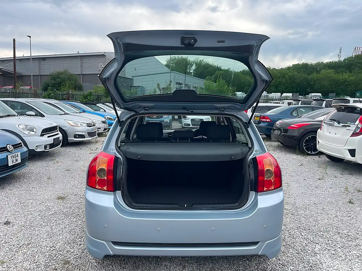 Used 2004 Toyota Corolla T3 Blue - Interior and Exterior details 10