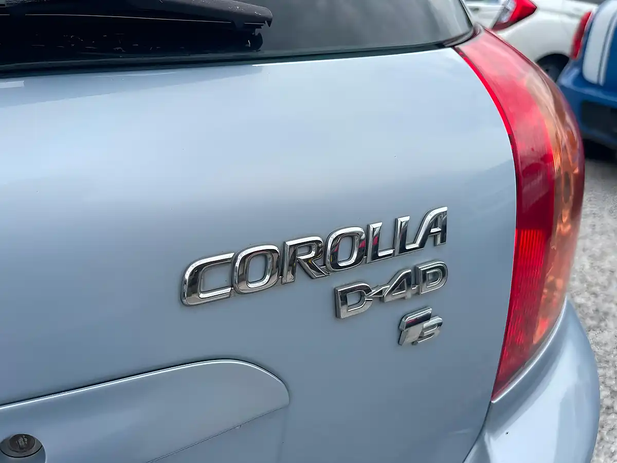 Used 2004 Toyota Corolla T3 Blue - Interior and Exterior details 9