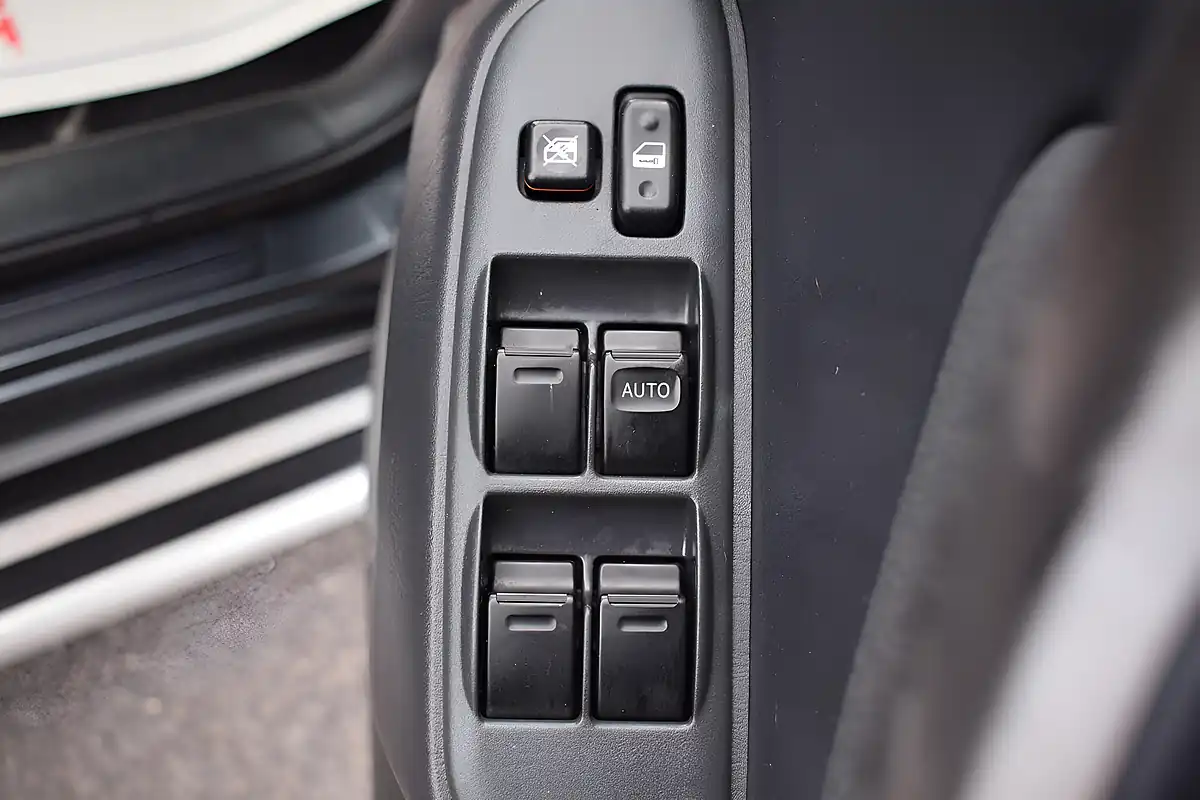 Used 2004 Toyota RAV4 XT3 Grey - Interior and Exterior details 18