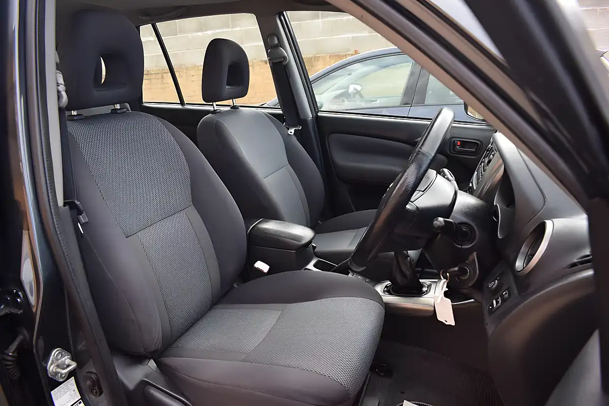 Used 2004 Toyota RAV4 XT3 Grey - Interior and Exterior details 8