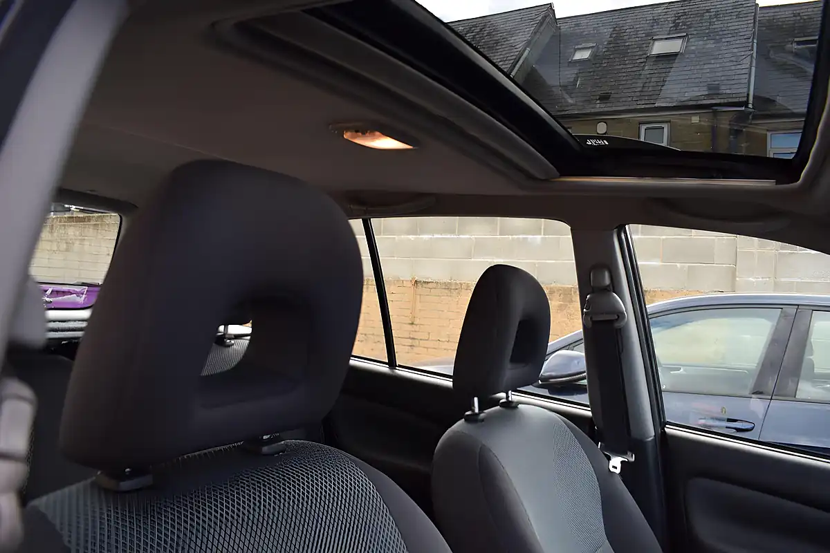 Used 2004 Toyota RAV4 XT3 Grey - Interior and Exterior details 9