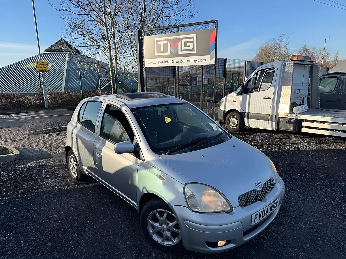 Used 2004 Toyota Yaris T Spirit Silver - Front View