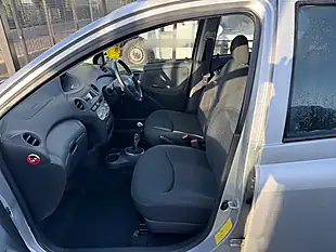 Used 2004 Toyota Yaris T Spirit Silver - Interior and Exterior details 10