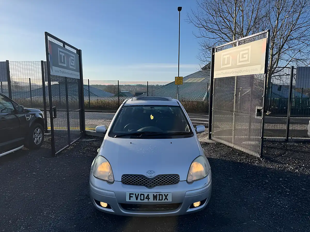 Used 2004 Toyota Yaris T Spirit Silver - Interior and Exterior details 5