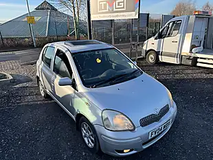 Used 2004 Toyota Yaris T Spirit Silver - Interior and Exterior details 6