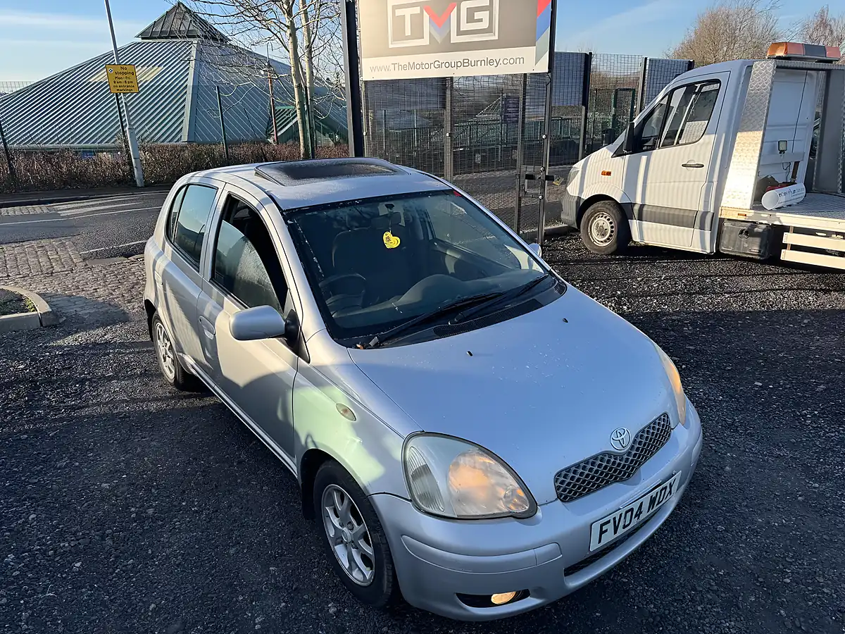 Used 2004 Toyota Yaris T Spirit Silver - Interior and Exterior details 6
