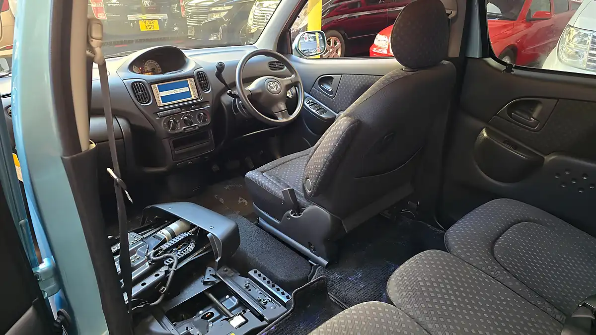 Used 2004 Toyota Yaris Verso Mobility Access Auto Lift Chair Green - Interior and Exterior details 10