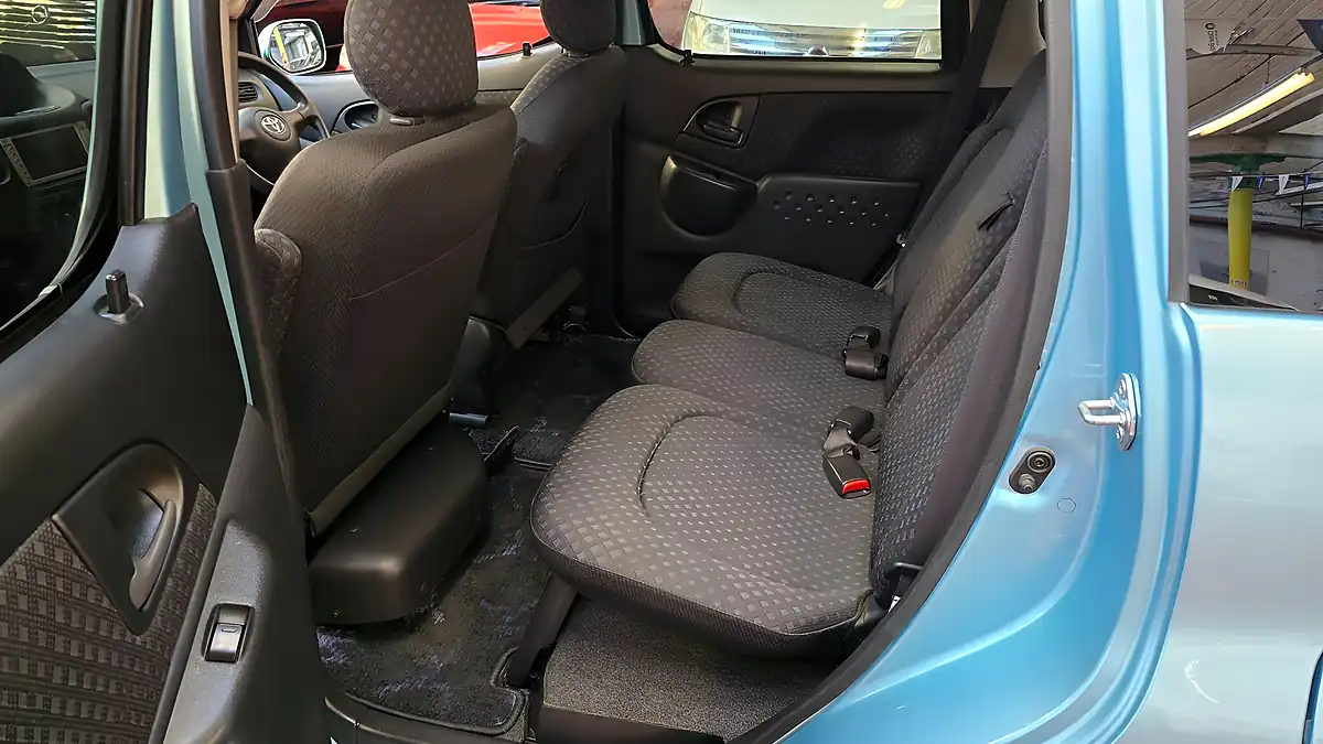 Used 2004 Toyota Yaris Verso Mobility Access Auto Lift Chair Green - Interior and Exterior details 15