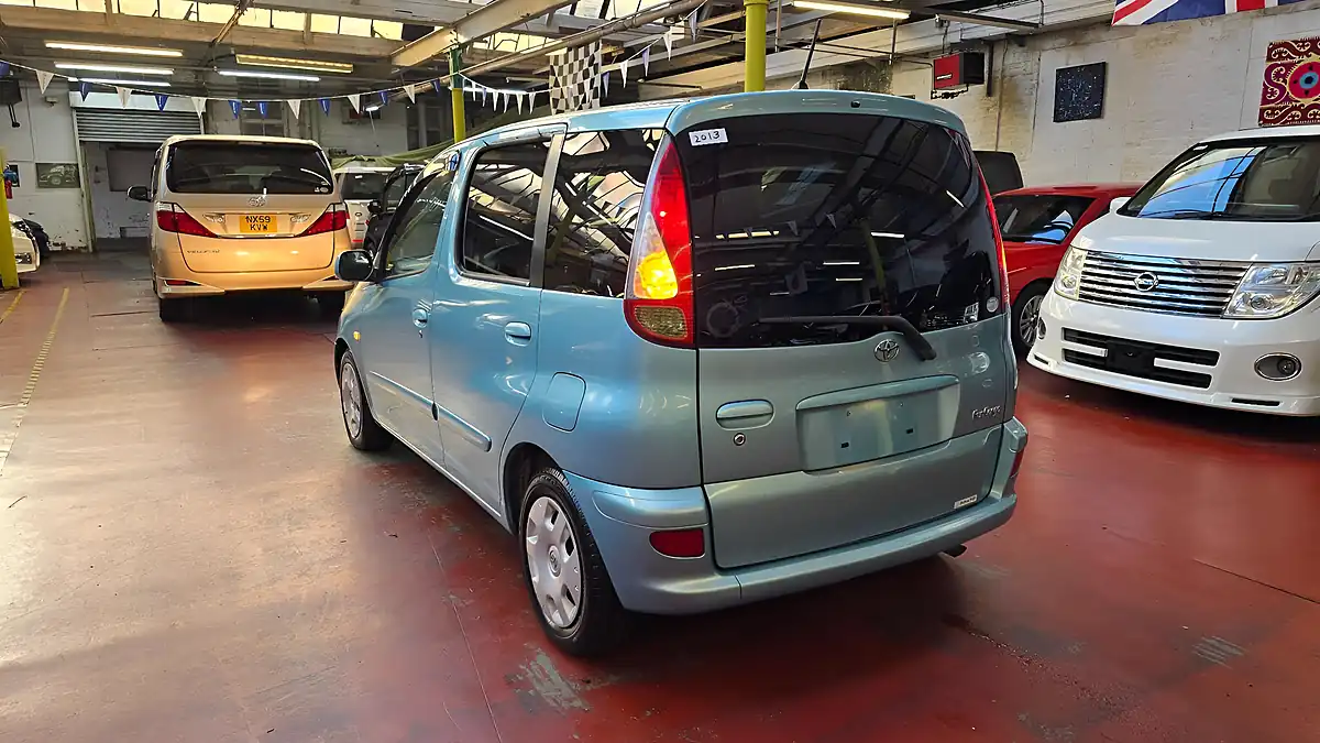 Used 2004 Toyota Yaris Verso Mobility Access Auto Lift Chair Green - Interior and Exterior details 3