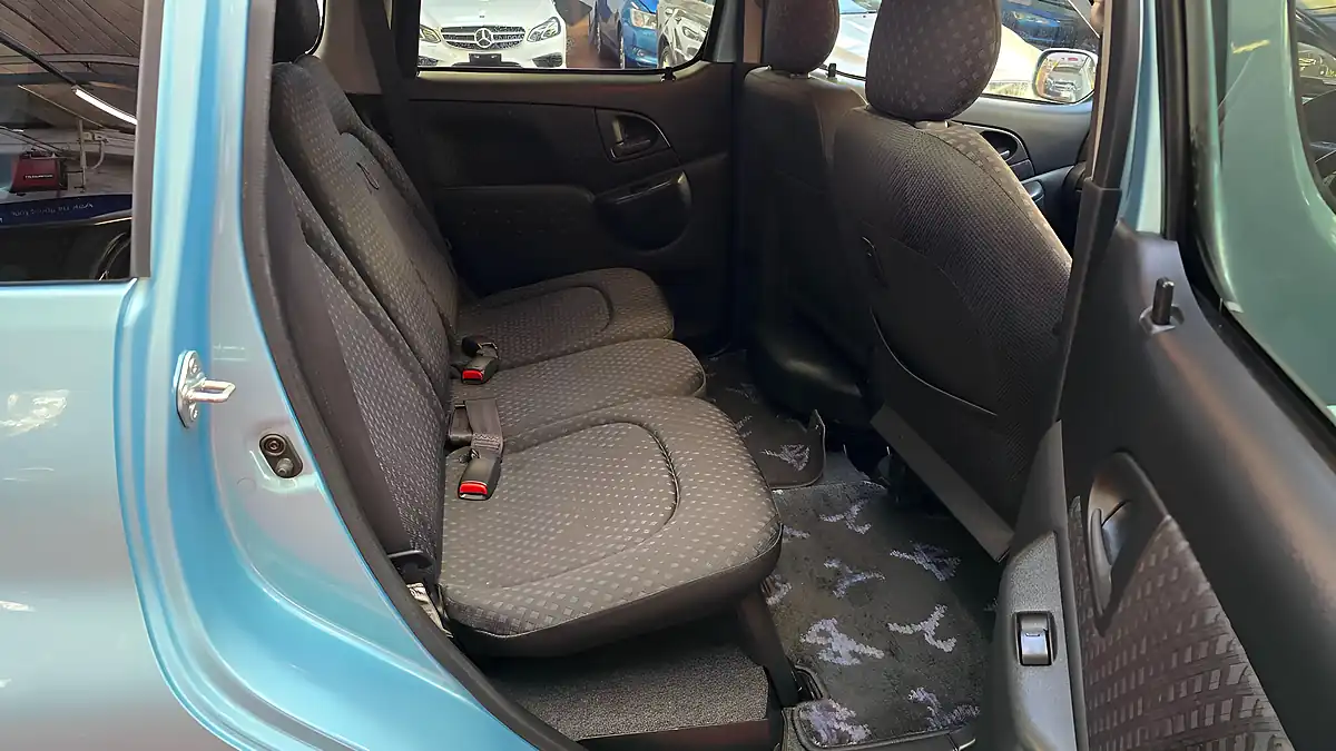 Used 2004 Toyota Yaris Verso Mobility Access Auto Lift Chair Green - Interior and Exterior details 8