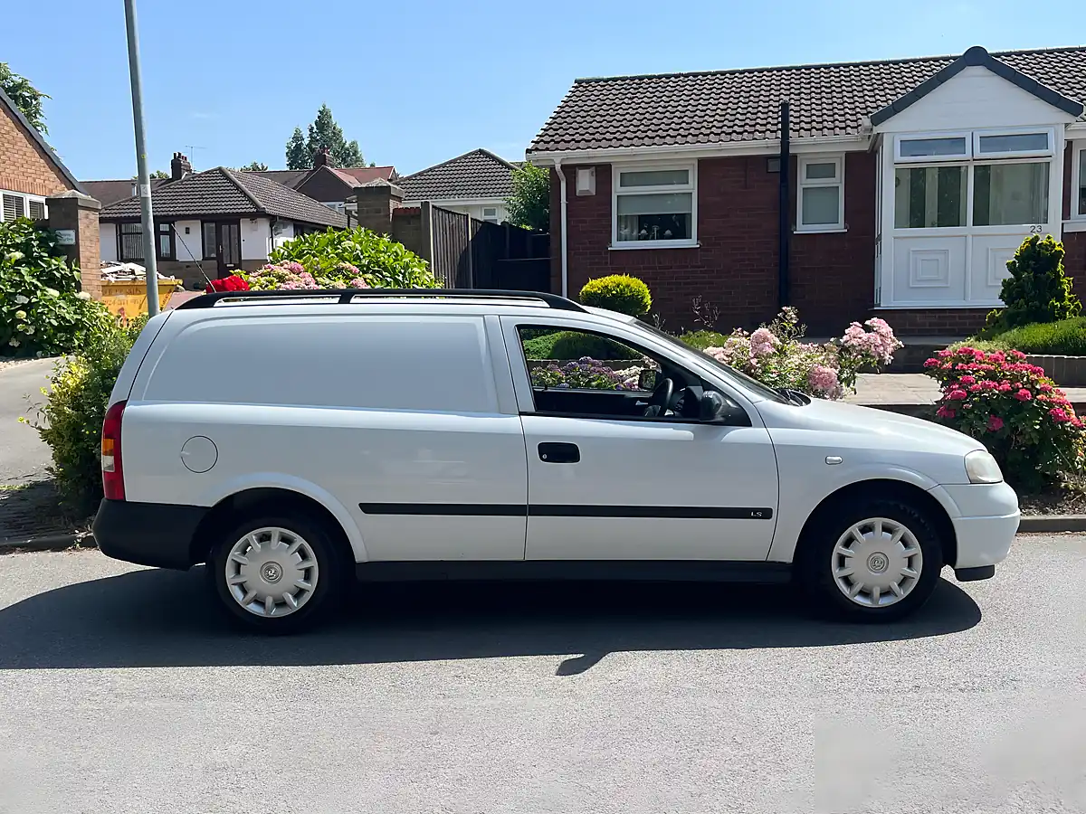 Used 2004 Vauxhall Astra Van Ls White - Interior and Exterior details 3
