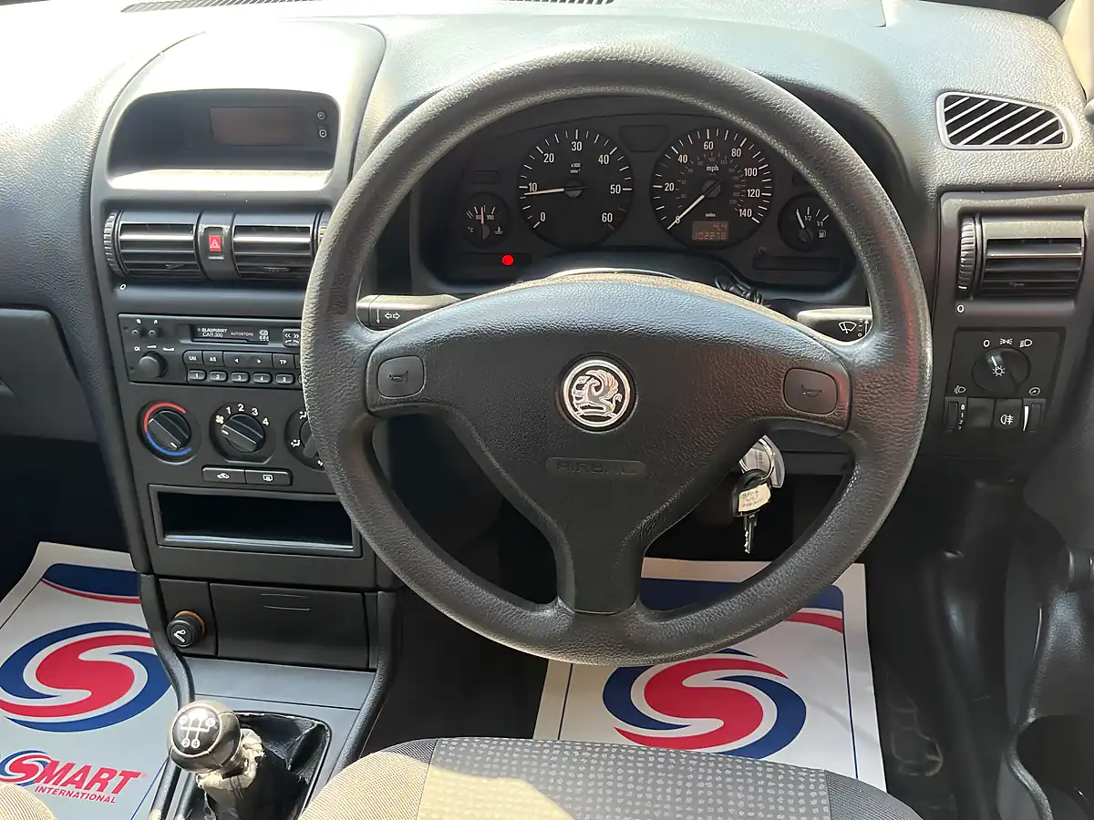 Used 2004 Vauxhall Astra Van Ls White - Interior and Exterior details 4