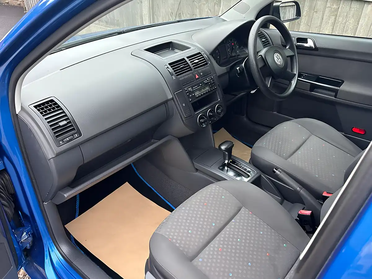 Used 2004 Volkswagen Polo Twist Blue - Interior and Exterior details 15