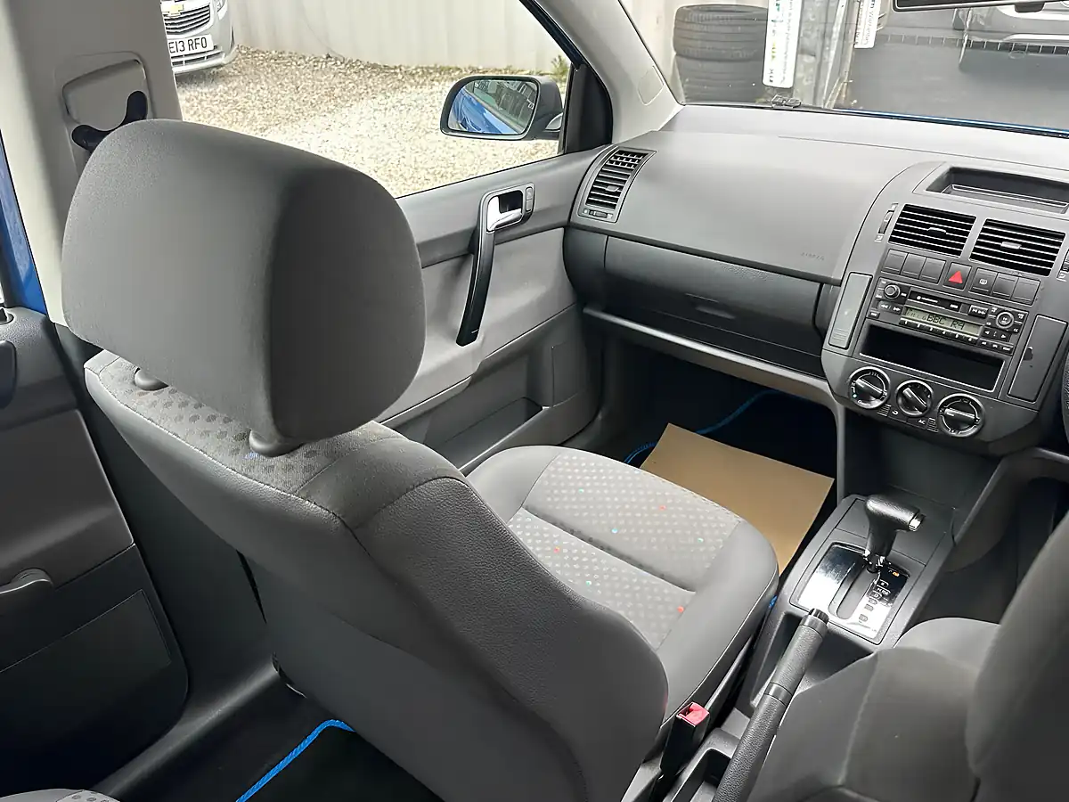 Used 2004 Volkswagen Polo Twist Blue - Interior and Exterior details 3