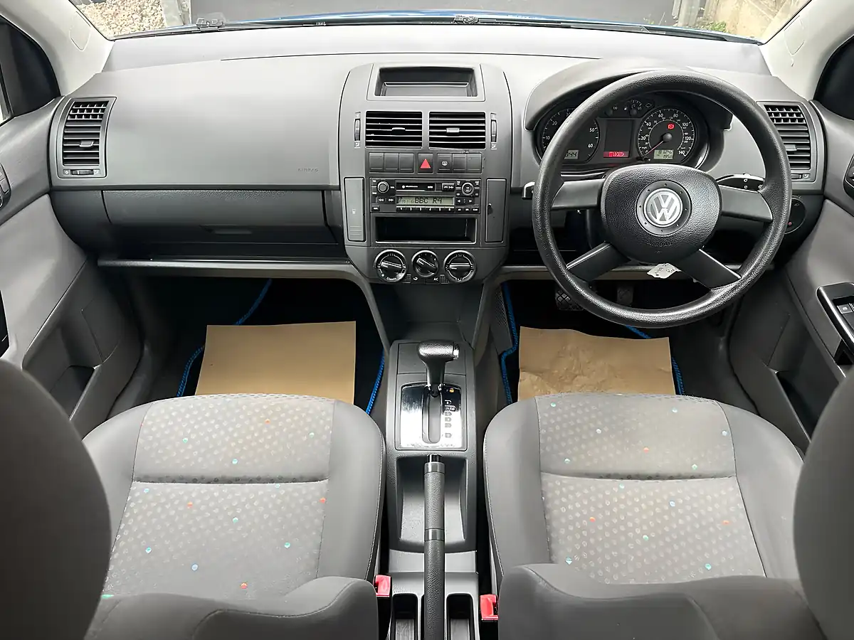 Used 2004 Volkswagen Polo Twist Blue - Interior and Exterior details 4