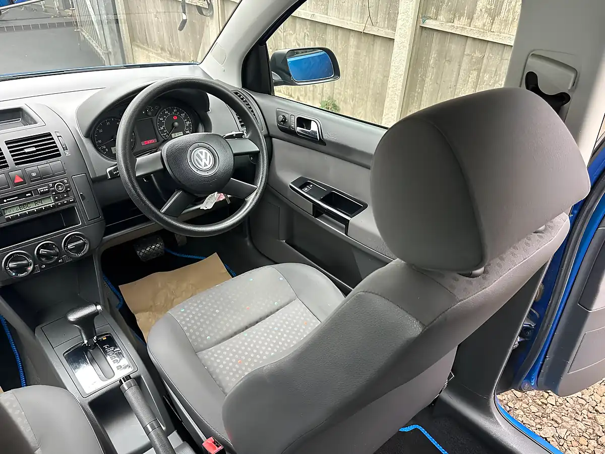 Used 2004 Volkswagen Polo Twist Blue - Interior and Exterior details 5