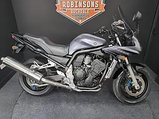 Used 2004 Yamaha Fzs 1000 Silver - Interior and Exterior details 2