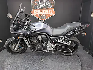 Used 2004 Yamaha Fzs 1000 Silver - Interior and Exterior details 8