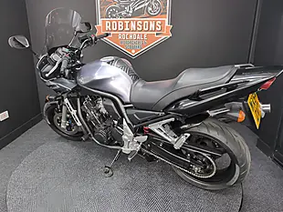 Used 2004 Yamaha Fzs 1000 Silver - Interior and Exterior details 9