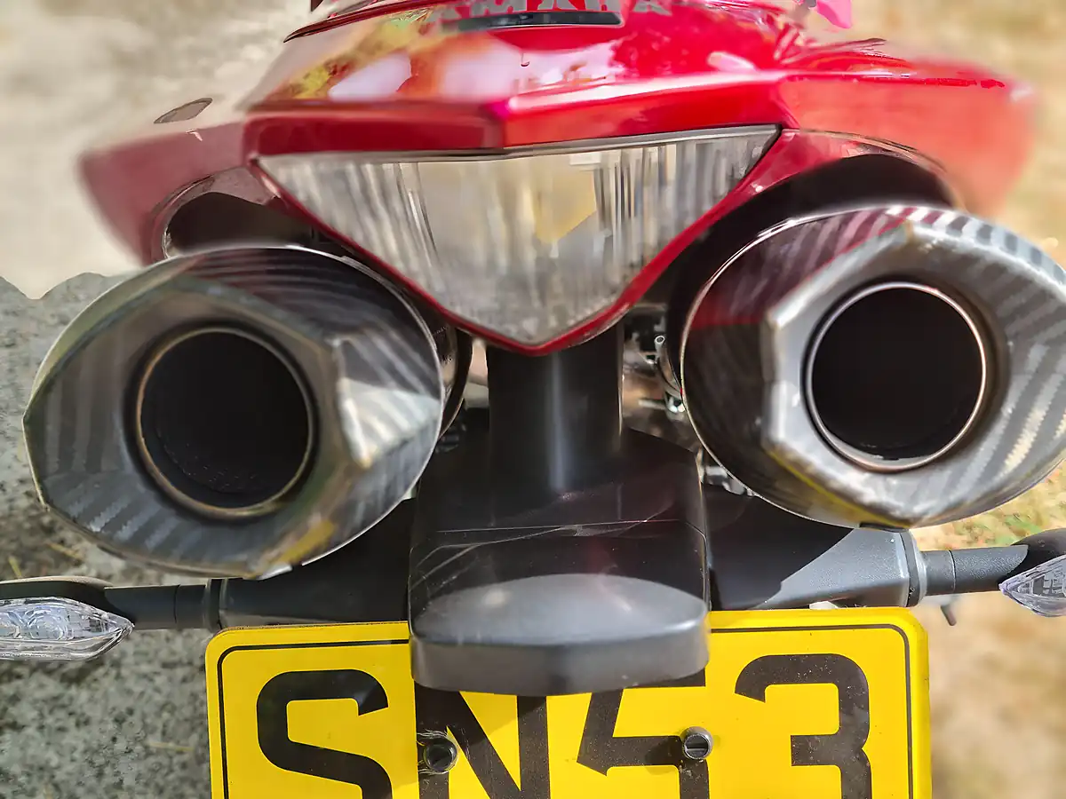 Used 2004 Yamaha R1 5VY Red - Interior and Exterior details 13