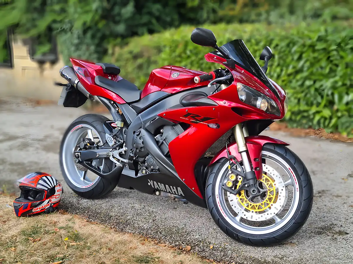 Used 2004 Yamaha R1 5VY Red - Interior and Exterior details 3
