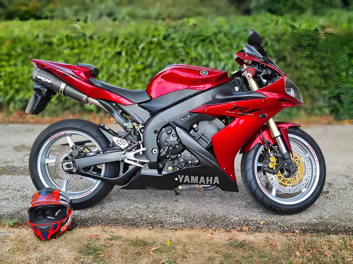 Used 2004 Yamaha R1 5VY Red - Interior and Exterior details 4