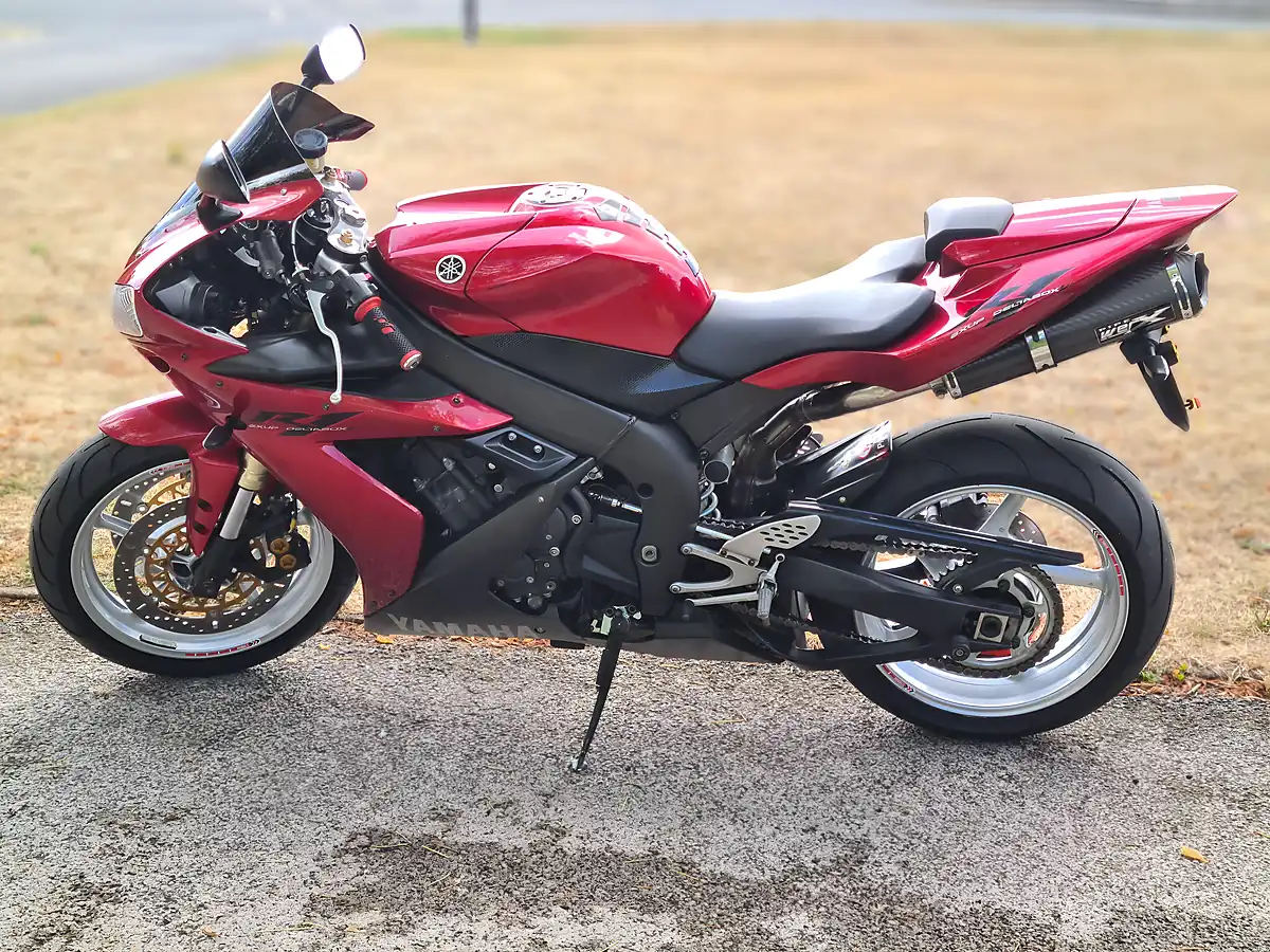 Used 2004 Yamaha R1 5VY Red - Interior and Exterior details 8