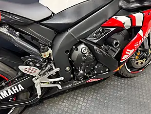 Used 2004 Yamaha R1 - Interior and Exterior details 10