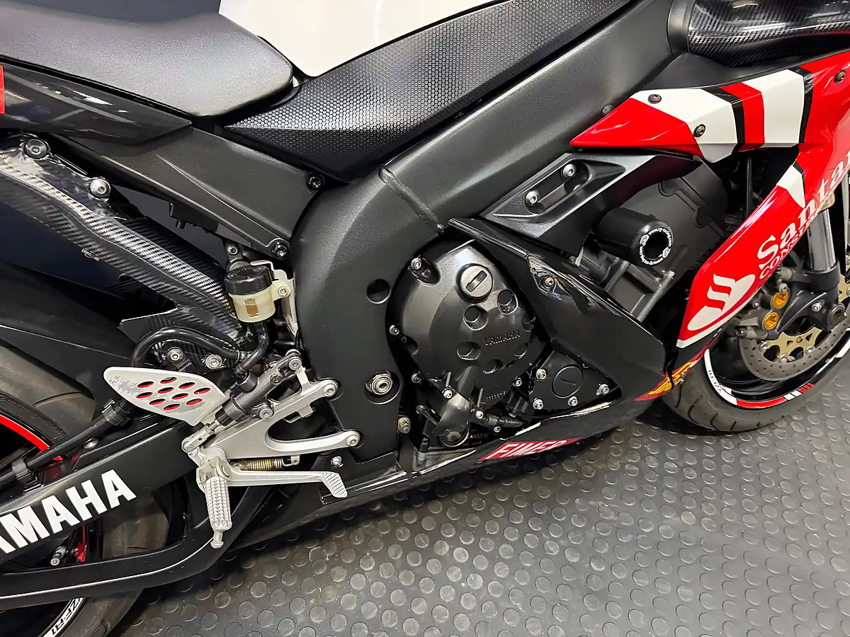 Used 2004 Yamaha R1 - Interior and Exterior details 10