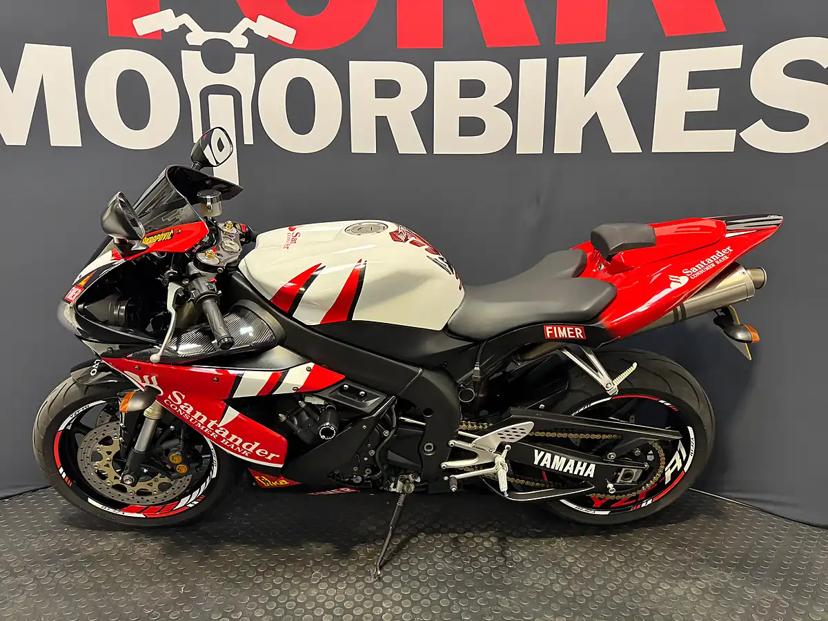 Used 2004 Yamaha R1 - Interior and Exterior details 4