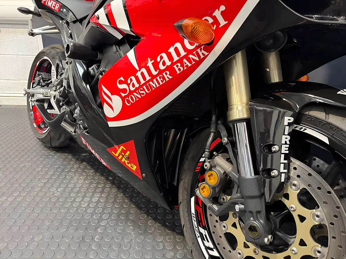Used 2004 Yamaha R1 - Interior and Exterior details 8