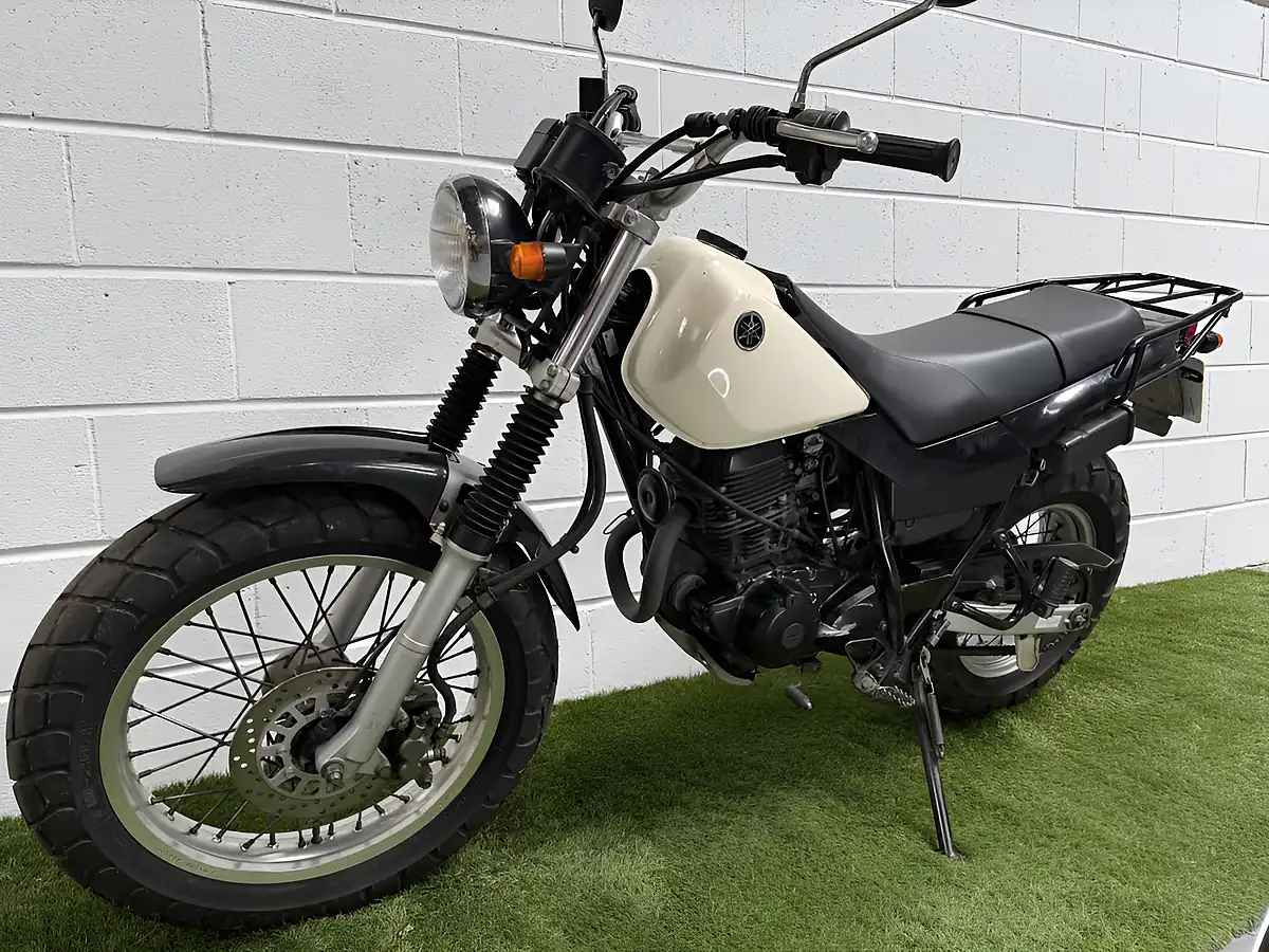 Used 2004 Yamaha TW225 Pearl White - Interior and Exterior details 5