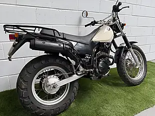 Used 2004 Yamaha TW225 Pearl White - Interior and Exterior details 7